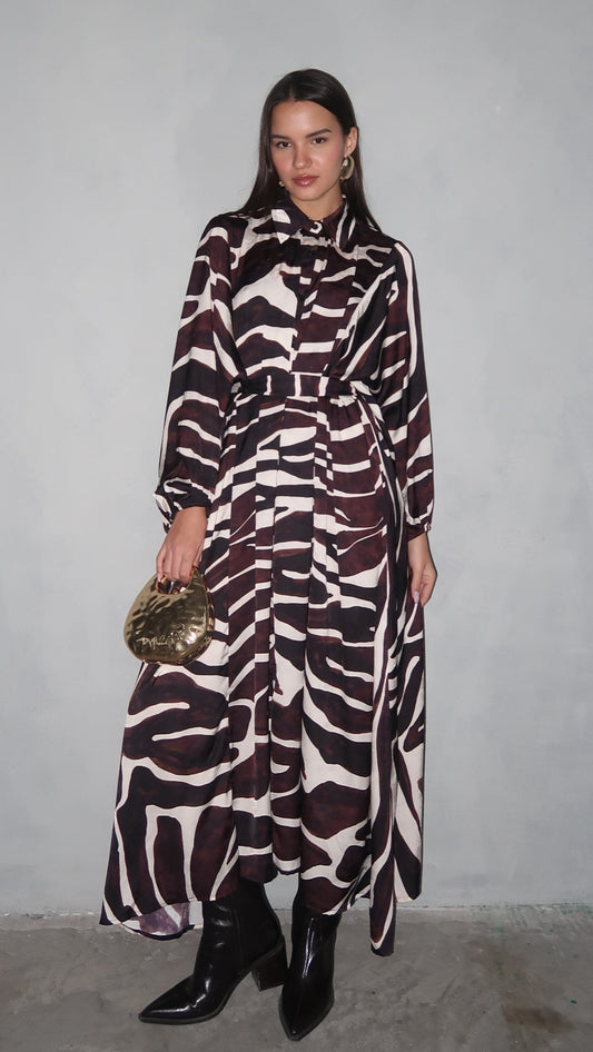 שמלת מקסי אוברסייז כפתורים שארלוט | חום/בז