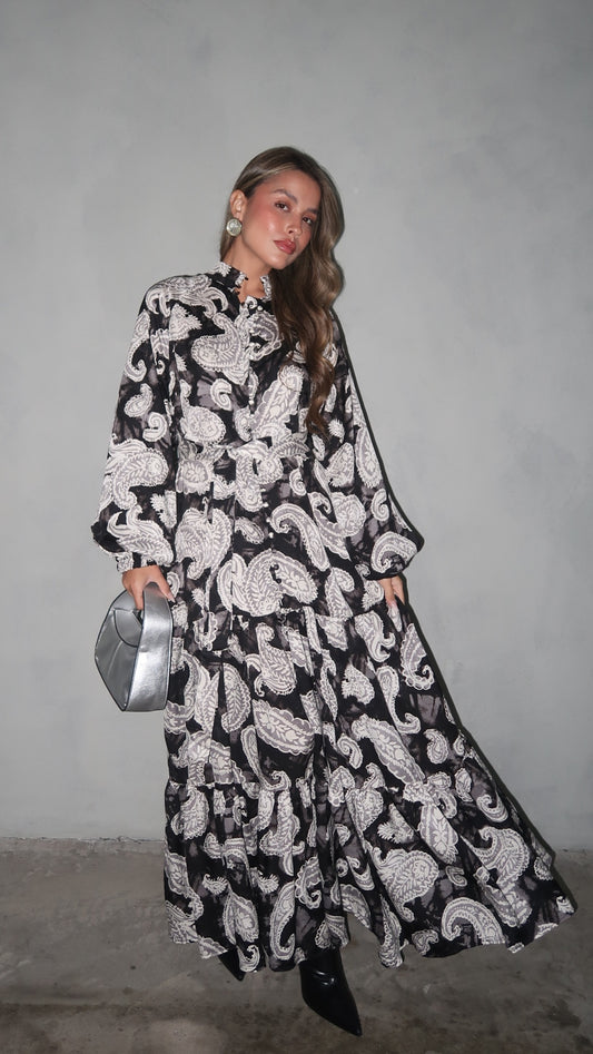 שמלת מקסי קלוש קומות פייזלי | שחור/לבן