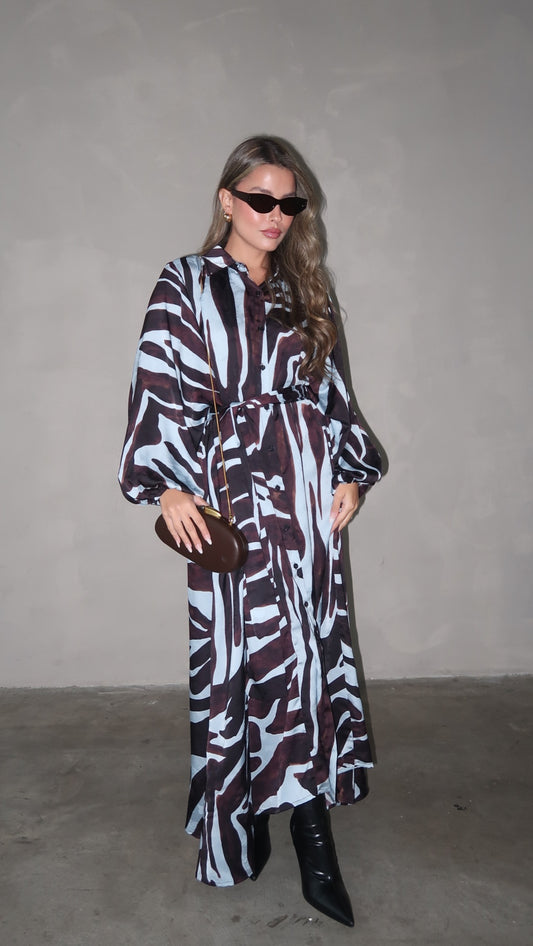 שמלת מקסי אוברסייז כפתורים שארלוט | חום/תכלת