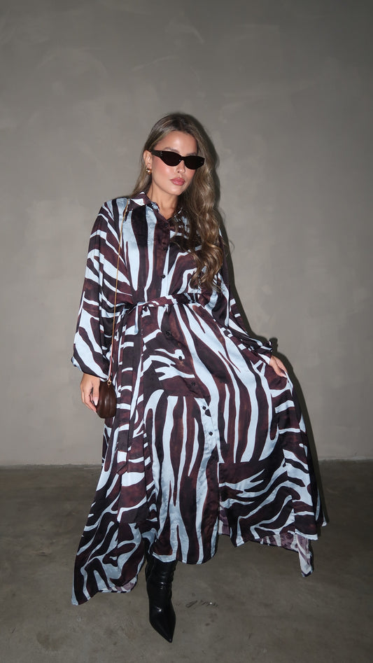 שמלת מקסי אוברסייז כפתורים שארלוט | חום/תכלת