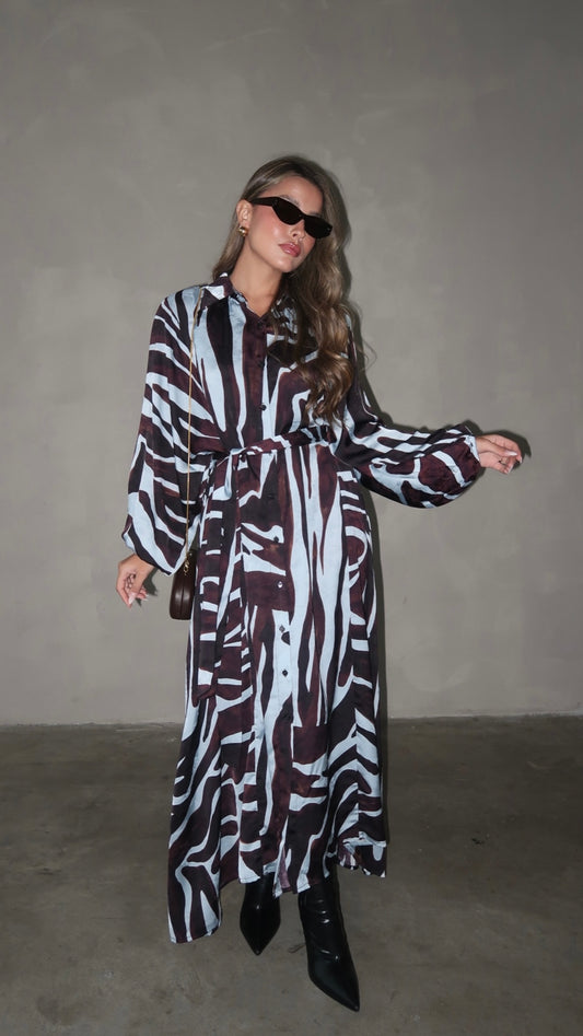 שמלת מקסי אוברסייז כפתורים שארלוט | חום/תכלת