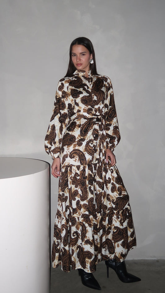 שמלת מקסי קלוש קומות פייזלי | בז/חום