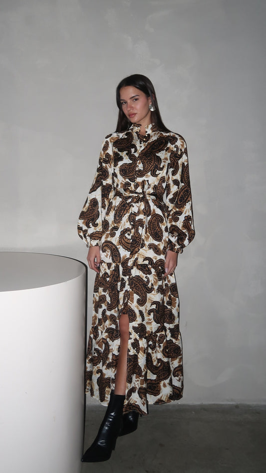 שמלת מקסי קלוש קומות פייזלי | בז/חום