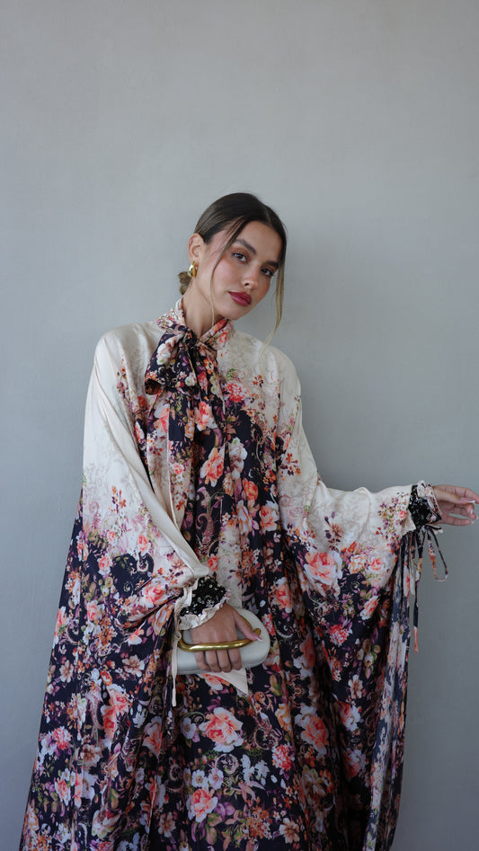 שמלת אוברסייז מעוגלת עניבה גוצי | שמנת שחור