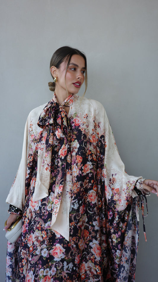 שמלת אוברסייז מעוגלת עניבה גוצי | שמנת שחור