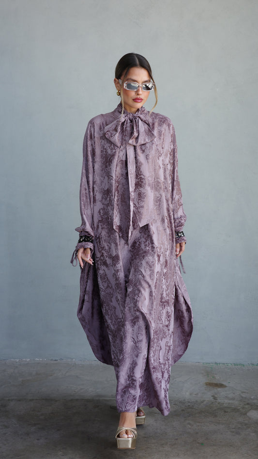 שמלת אוברסייז מעוגלת עניבה גוצי | סגול חום