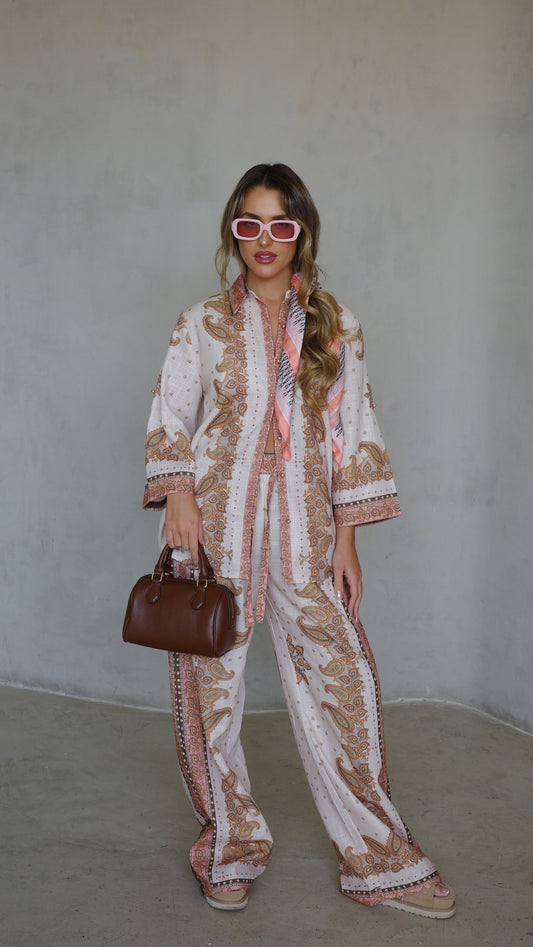 חליפת מכנס קוסמוי | לבן/ורוד