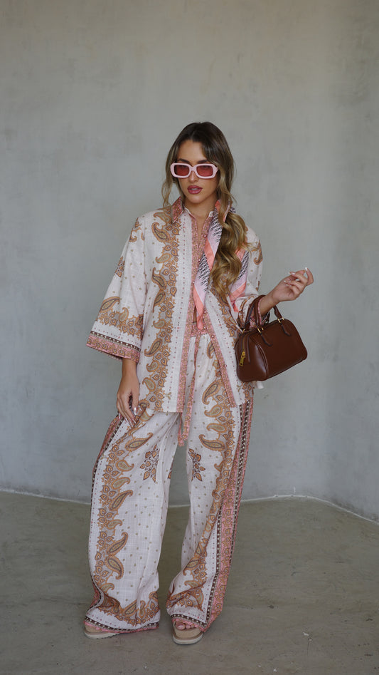 חליפת מכנס קוסמוי | לבן/ורוד