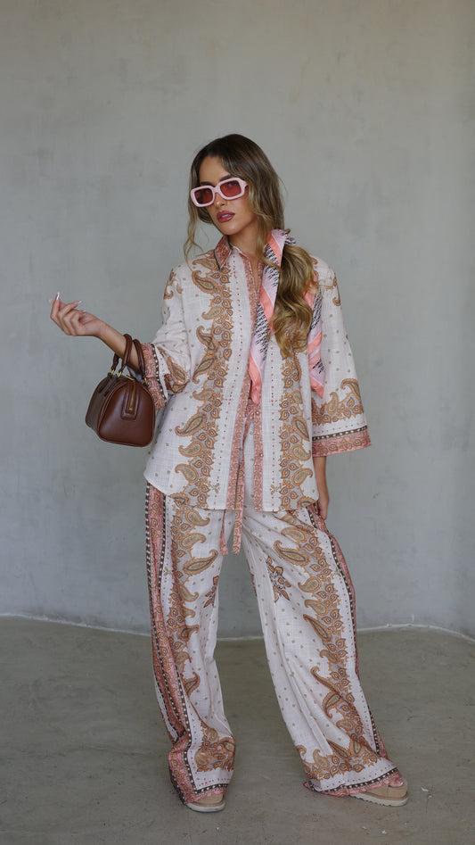 חליפת מכנס קוסמוי | לבן/ורוד