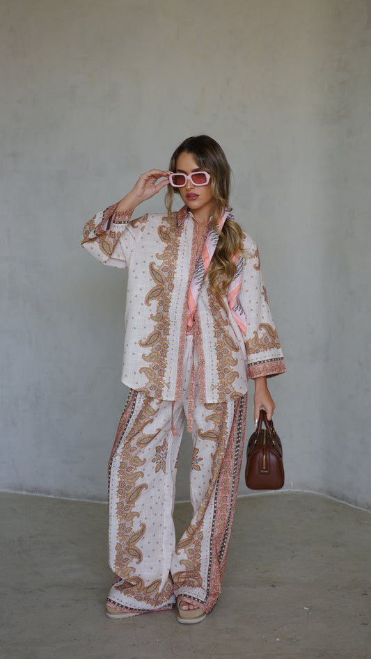 חליפת מכנס קוסמוי | לבן/ורוד