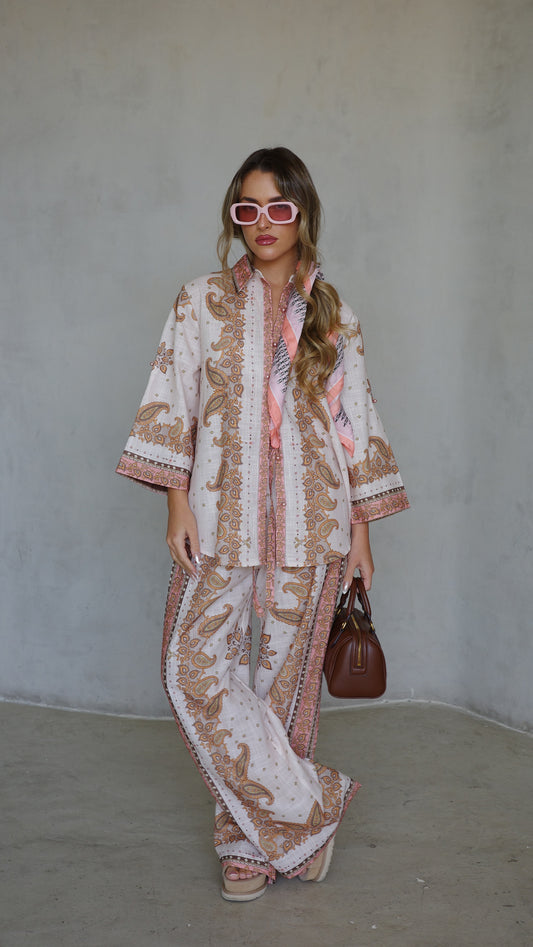 חליפת מכנס קוסמוי | לבן/ורוד