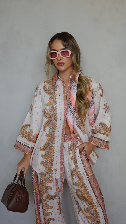 חליפת מכנס קוסמוי | לבן/ורוד