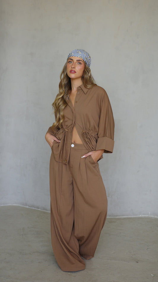 חליפת מכנס גומי כיווץ מקארתי חום| כחול