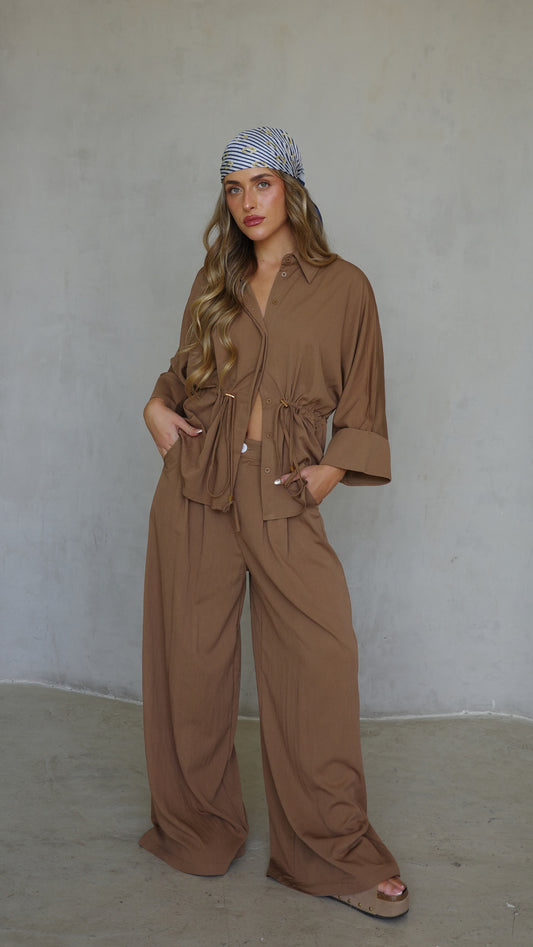 חליפת מכנס גומי כיווץ מקארתי חום| כחול