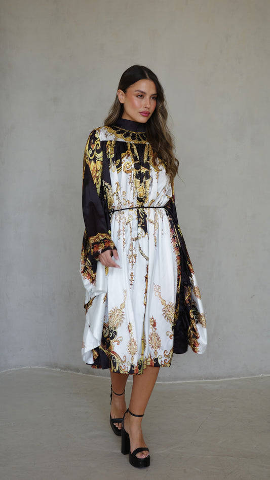 שמלת מידי אוברסייז עטלף גייקובס | לבן/שחור