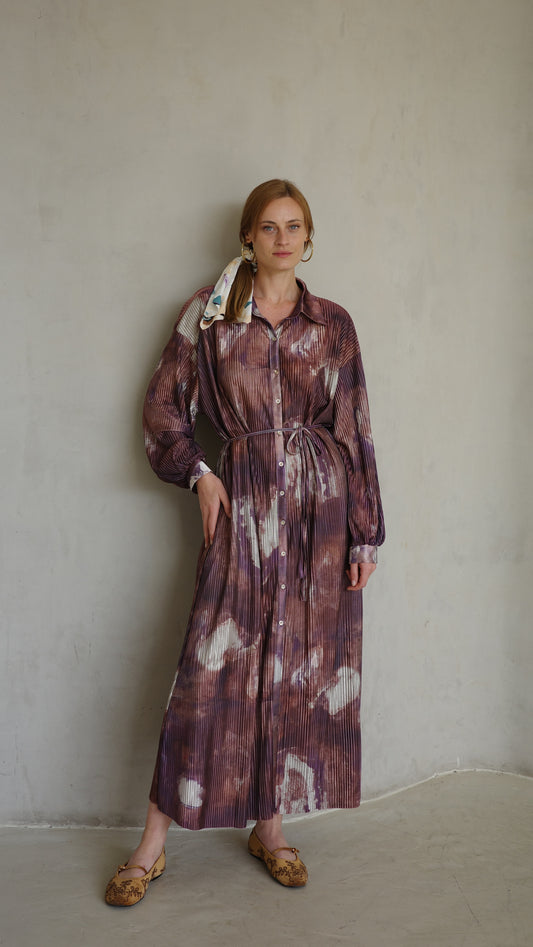 שמלת פליסה כפתורים אבלין | חום