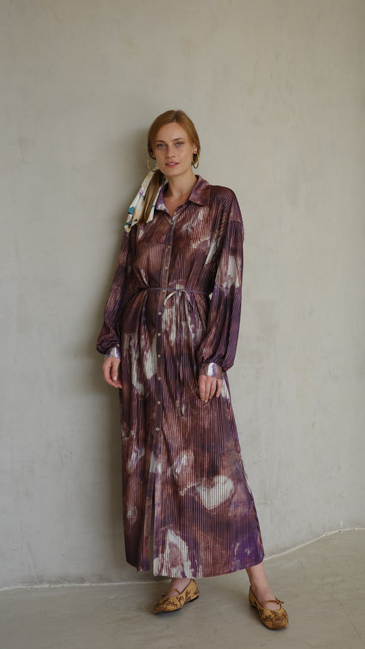 שמלת פליסה כפתורים אבלין | חום