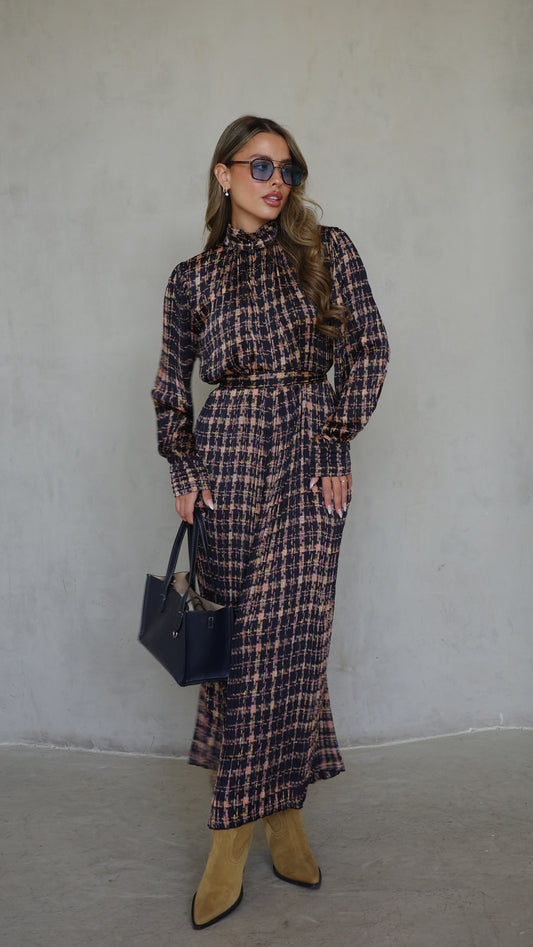 שמלת מידי פליסה קנדרה | שחור/כתום