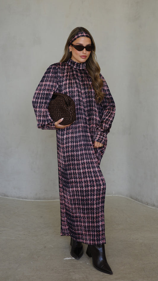 שמלת מידי פליסה קנדרה | שחור/ורוד