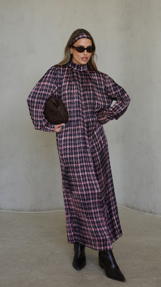 שמלת מידי פליסה קנדרה | שחור/ורוד