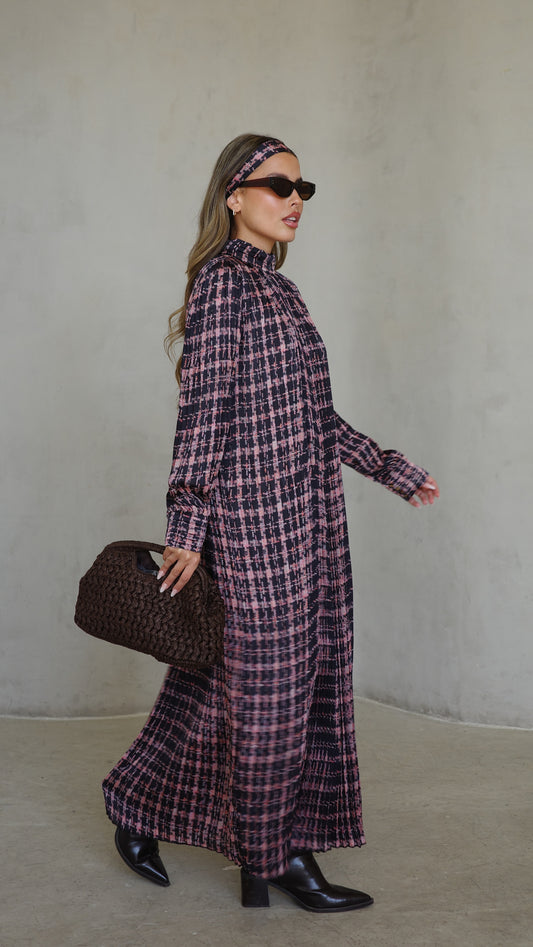 שמלת מידי פליסה קנדרה | שחור/ורוד