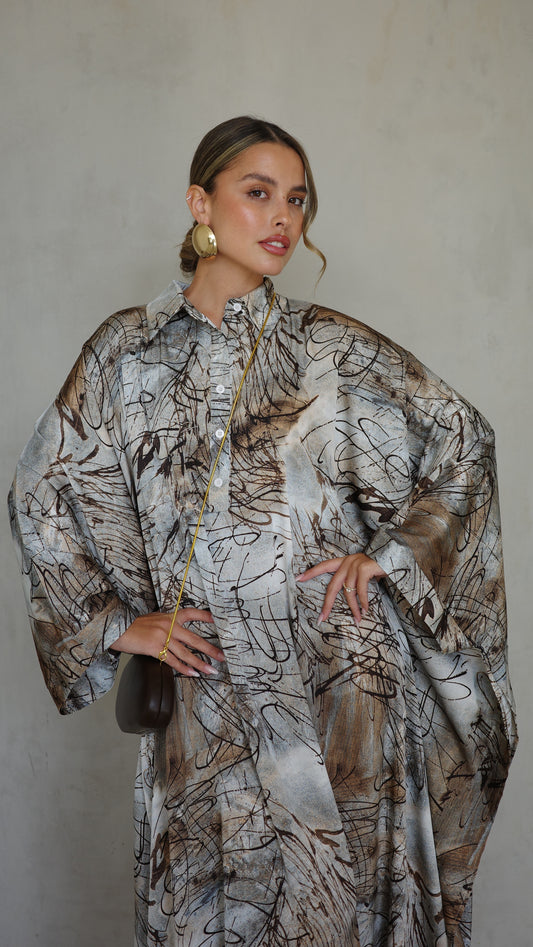 שמלת מקסי אוברסייז סאטן גולייט | בז