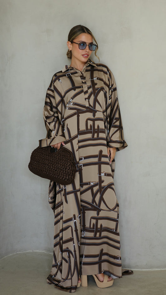 שמלת מקסי אוברסייז סאטן גולייט | חום