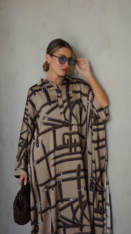 שמלת מקסי אוברסייז סאטן גולייט | חום