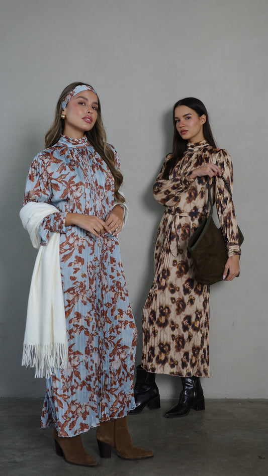 שמלת מידי פליסה קנדרה | תכלת/חום