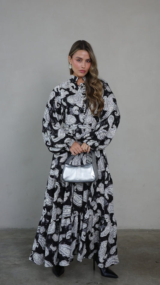 שמלת מקסי קלוש קומות פייזלי | שחור/לבן