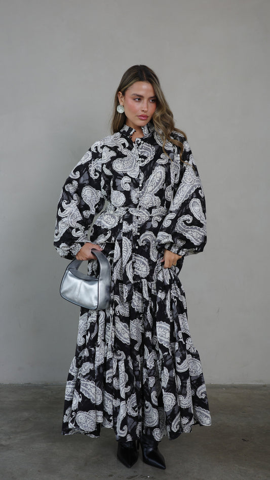 שמלת מקסי קלוש קומות פייזלי | שחור/לבן