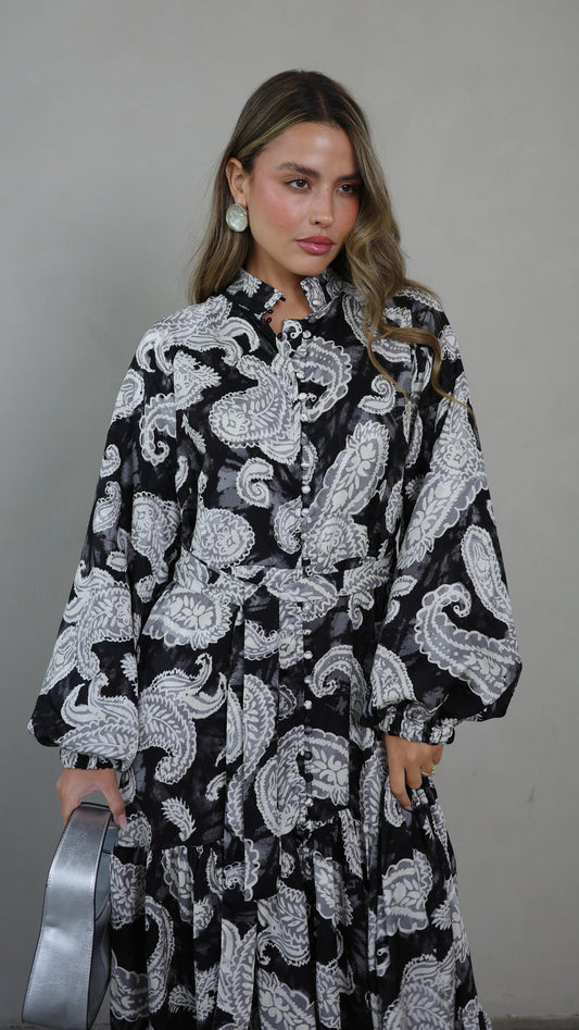 שמלת מקסי קלוש קומות פייזלי | שחור/לבן