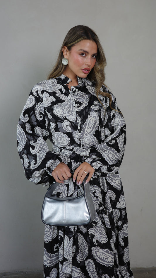 שמלת מקסי קלוש קומות פייזלי | שחור/לבן