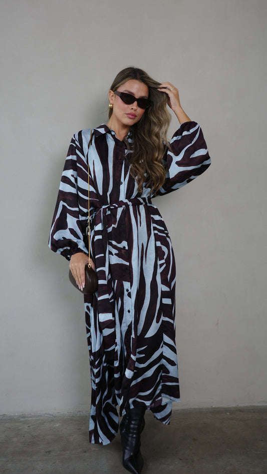 שמלת מקסי אוברסייז כפתורים שארלוט | חום/תכלת