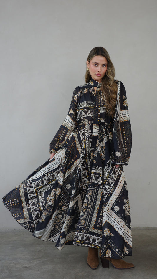 שמלת קלוש עניבה קארינה | שחור