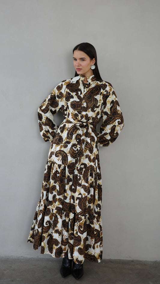 שמלת מקסי קלוש קומות פייזלי | בז/חום