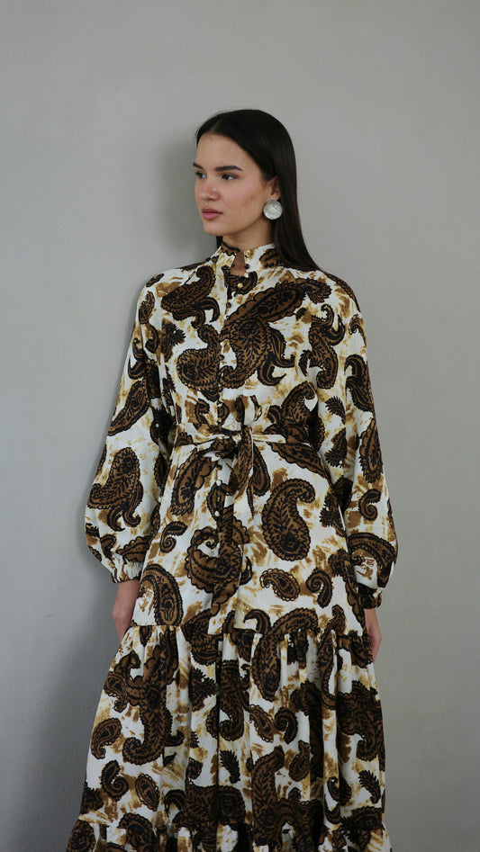 שמלת מקסי קלוש קומות פייזלי | בז/חום