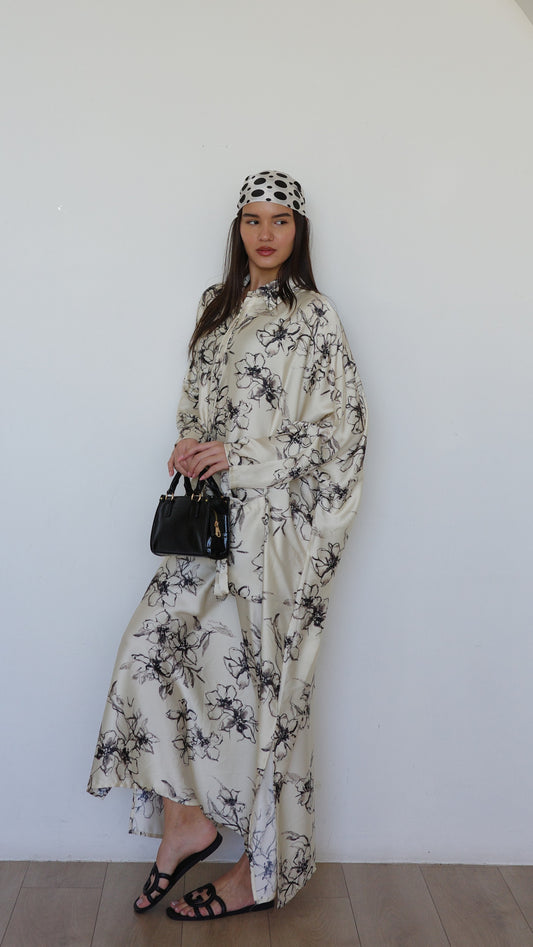 שמלת אוברסיז עטלף אמבר | לבן/שחור