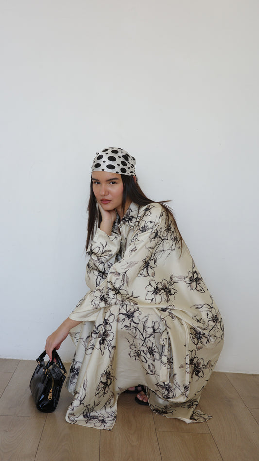 שמלת אוברסיז עטלף אמבר | לבן/שחור