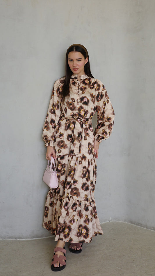 שמלת מקסי קלוש קומות פלווארס | בז/חום