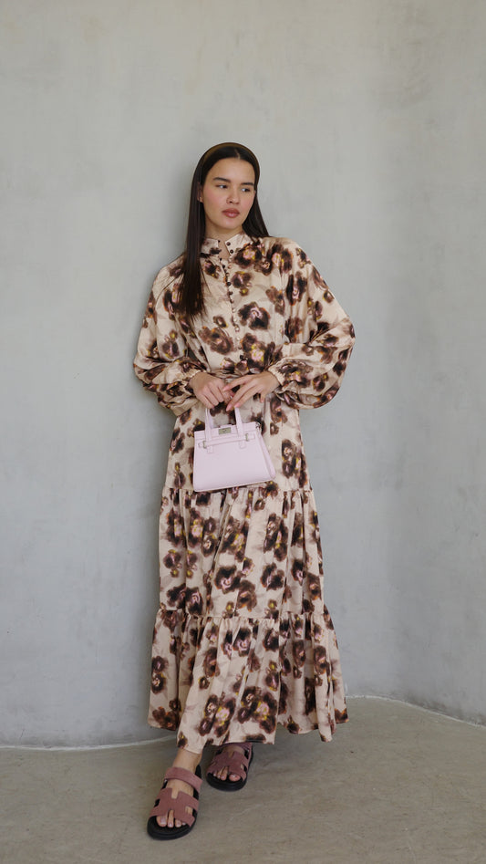 שמלת מקסי קלוש קומות פלווארס | בז/חום