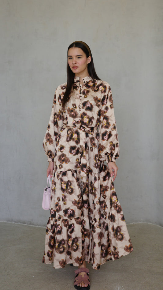 שמלת מקסי קלוש קומות פלווארס | בז/חום