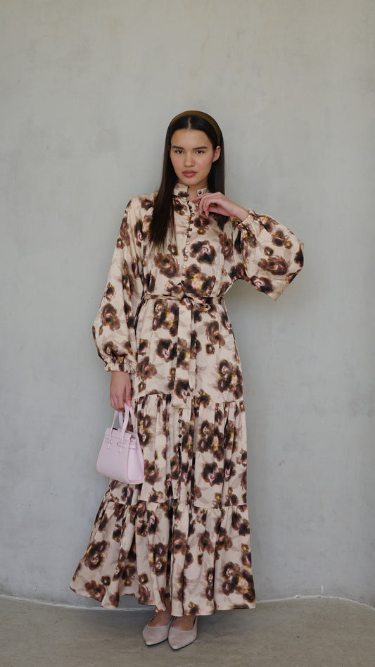 שמלת מקסי קלוש קומות פלווארס | בז/חום