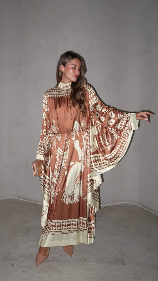 שמלת מקסי אוברסייז עטלף שאנל | חום/זהב