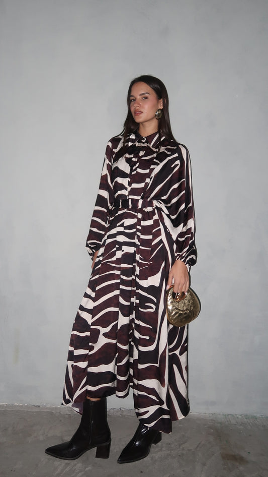 שמלת מקסי אוברסייז כפתורים שארלוט | חום/בז