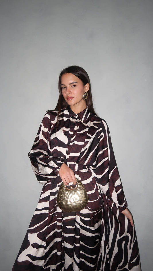 שמלת מקסי אוברסייז כפתורים שארלוט | חום/בז