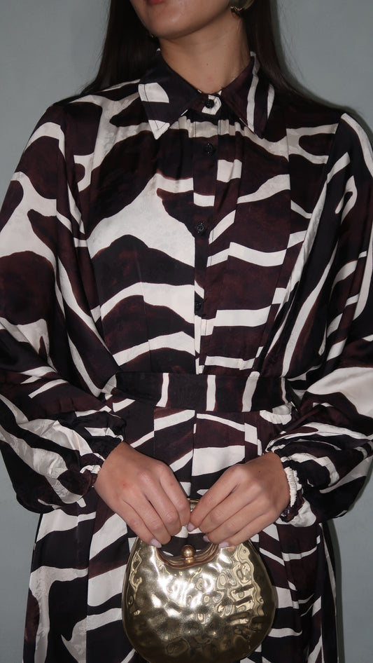 שמלת מקסי אוברסייז כפתורים שארלוט | חום/בז