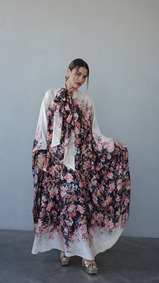 שמלת אוברסייז מעוגלת עניבה גוצי | שמנת שחור