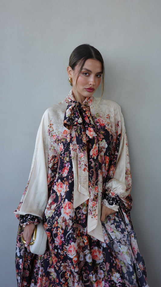 שמלת אוברסייז מעוגלת עניבה גוצי | שמנת שחור