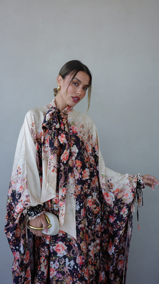 שמלת אוברסייז מעוגלת עניבה גוצי | שמנת שחור